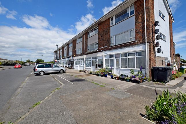 Thumbnail Flat to rent in Madeira Parade, Madeira Avenue, Bognor Regis, West Sussex