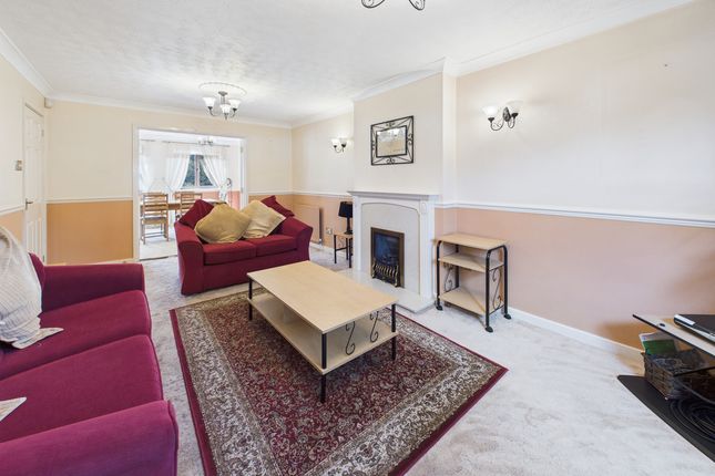 8, Woodfield Gardens, Hemel Hempstead photo 4