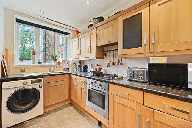 Flat 1, Newlands Court Streatham Common North, London photo 3