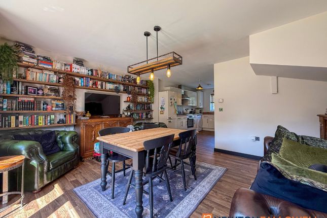 9 Lavender Way, Newark photo 2