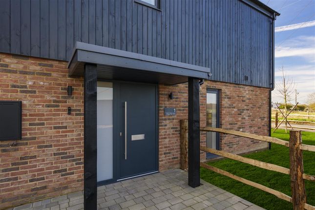 1,, Kings Oak Drive, Sandwich photo 2