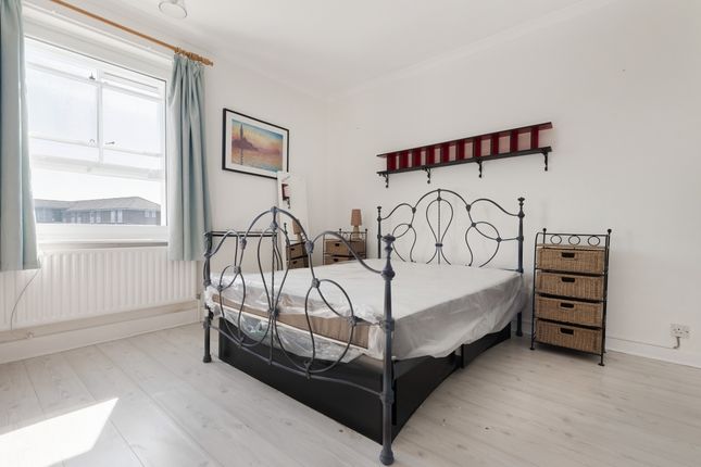 Flat K, 341, Brixton Road, London photo 2