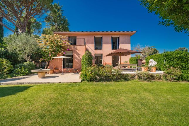 Property for sale in Biot, Alpes-Maritimes, Provence-Alpes-Côte d`Azur, France