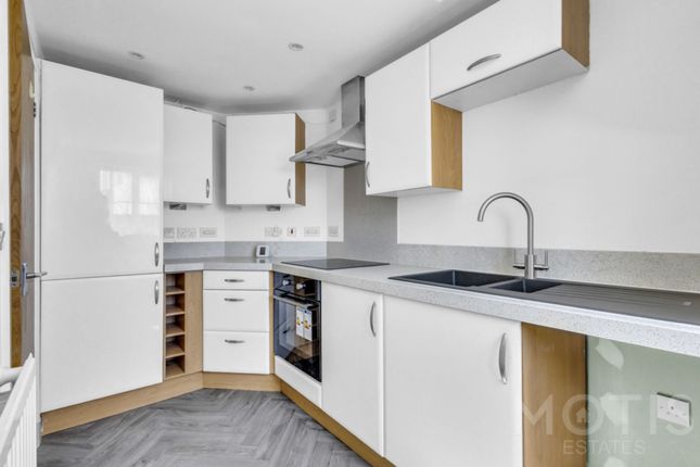 Flat 19, Lower Corniche, Hythe photo 5