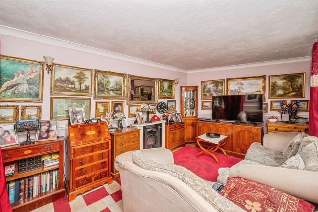 20, Lincoln Close, Lichfield photo 3