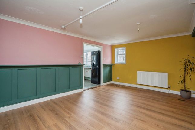 5, Oldgate Gardens, Hampshire photo 4
