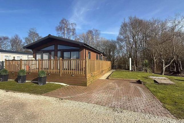 2-bed caravan on 7, Lakes-Wharf Rd, Crowle, £89,500