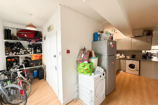 Flat 4xx 2, Millers Terrace, London photo 4