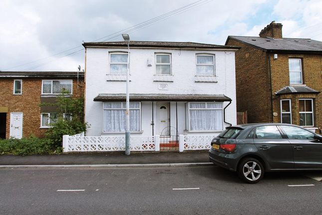 Thumbnail Cottage to rent in Albert Road, West Drayton