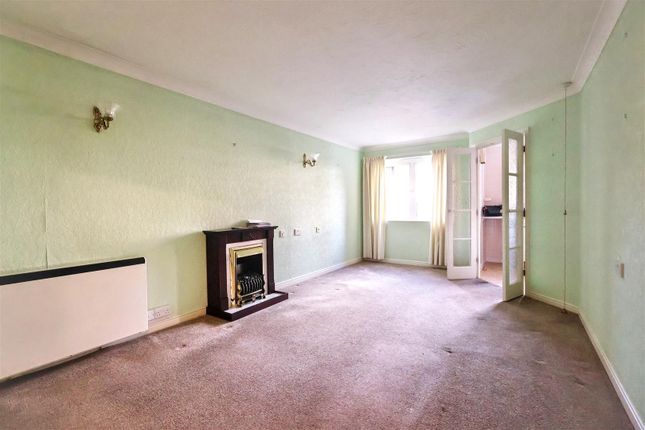 35, Valley Court, Ribblesdale Road, Nottingham photo 2