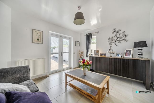 8, Ridley Way, Swansea photo 4