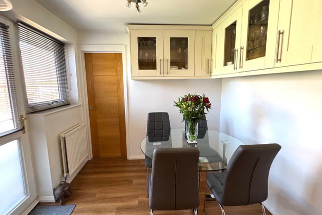 13, Quincy Road, Egham photo 4