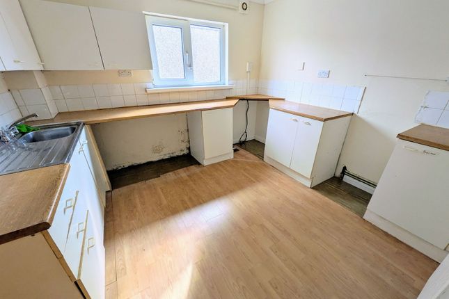 28, Maes Y Glyn, Ammanford photo 2
