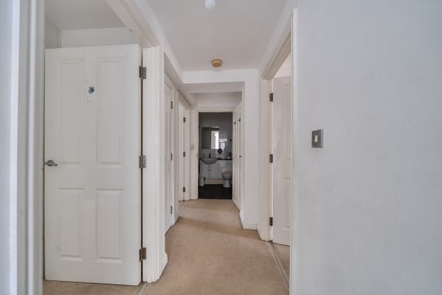 Flat 2, Swan Court, 46, Cobden Avenue, Hampshire photo 4