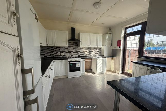 Whalebone Grove, Romford photo 4