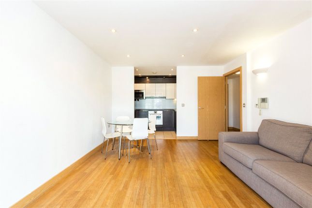 Flat to rent in Terrace Apartments, 40 Drayton Park, London