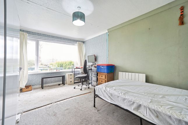 3, Brookfield Court, Leeds photo 4