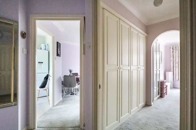 36 Arcadian Court, Sun Lane, Harpenden photo 2