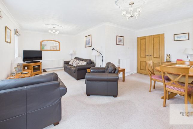 3, Westerham Close, Brandlesholme photo 4
