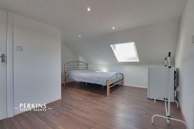 Thumbnail Studio to rent in Conway Crescent, Perivale, Greenford