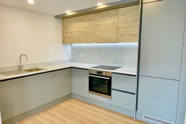 Thumbnail Flat for sale in Market Place, Wallingford