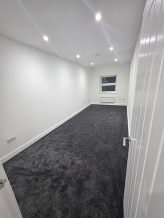 Flat 15  75-79, Shirley Road, Southampton photo 3
