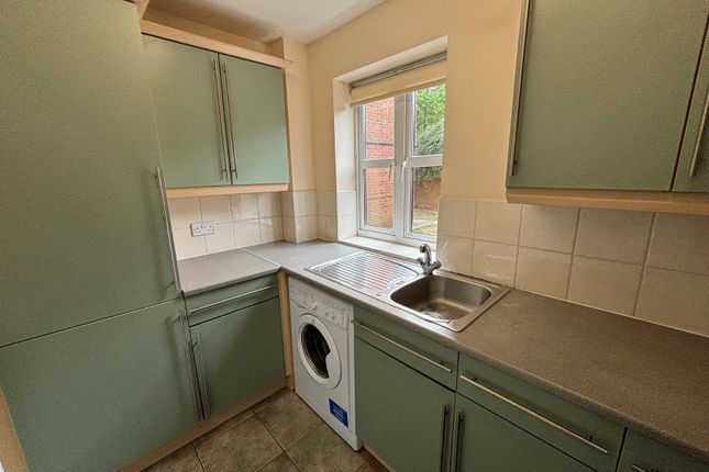 Flat 1, Beechwood Court, 21, Falkland Mount, West Yorkshire photo 3