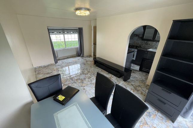 13, Queens Way, Shenley photo 3