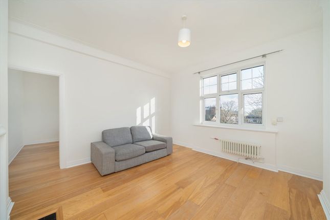 Flat 82, Gilling Court, Belsize Grove, London photo 2