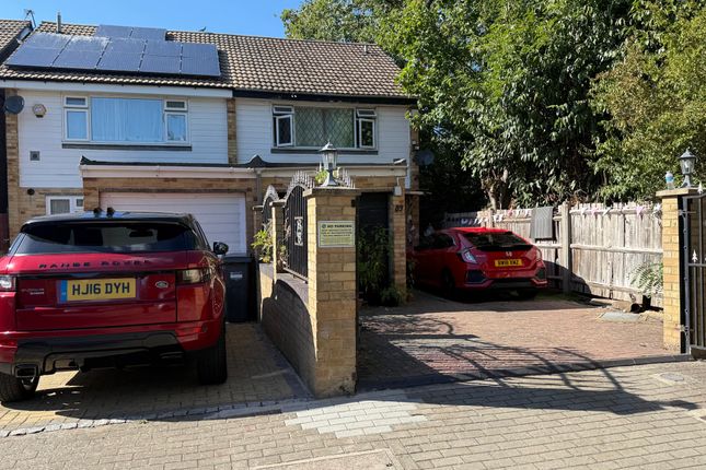 83, Pine Tree Close, Hounslow photo 2