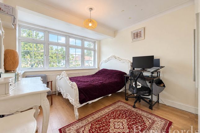 9, Shelley Avenue, Hornchurch photo 4