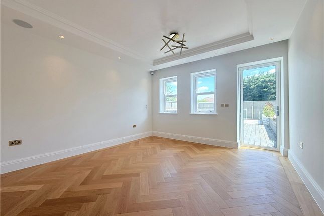 3 Luxen Court, 41, The Ridgeway, Enfield photo 4