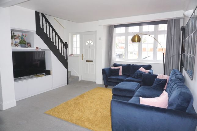 26, Rollesby Road, Chessington photo 2
