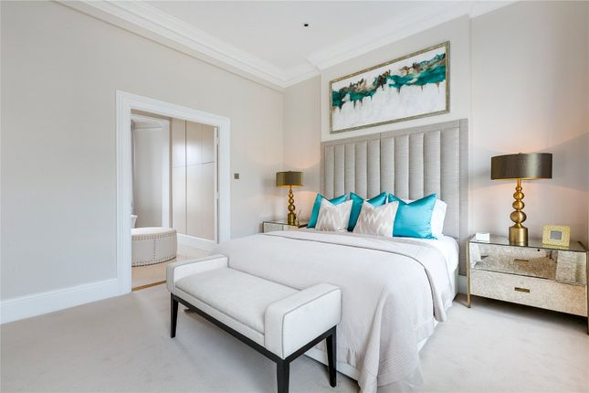 Flat 2, 34, Wilton Crescent, London photo 2