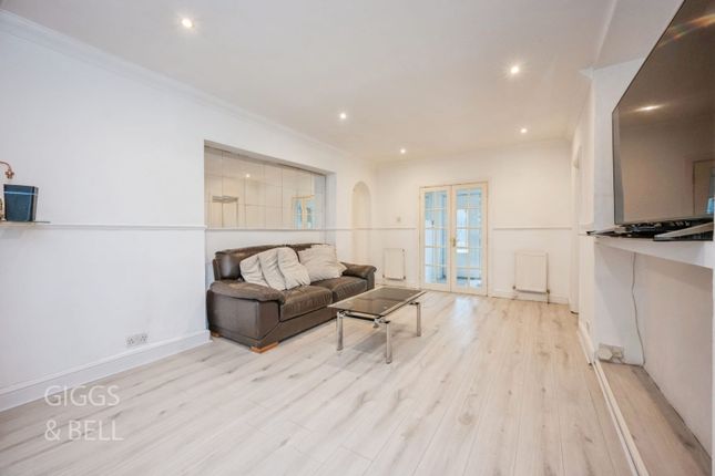 7, Lockhart Close, Dunstable photo 2