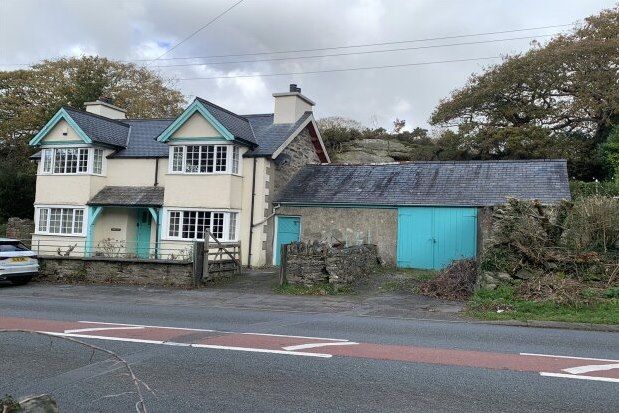 Semi-detached house to rent in Pentrefelin, Criccieth