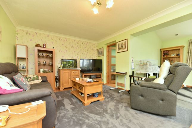 8 Osier Holt, Huntingdon photo 3