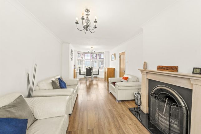 11, Fieldvale Road, Sale photo 4