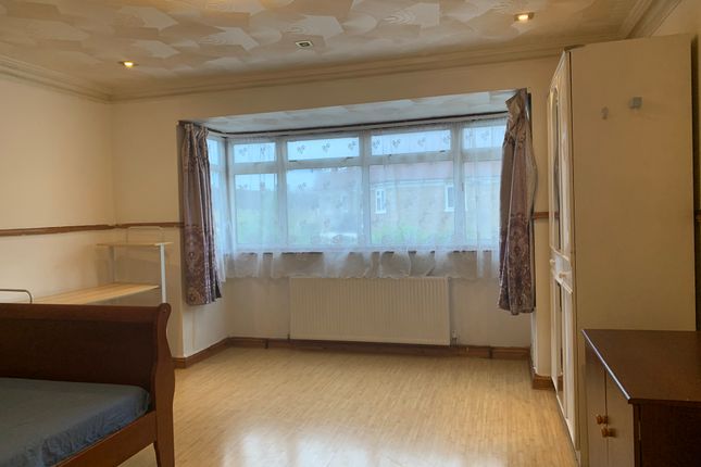 End terrace house to rent in Nottingham Avenue, London