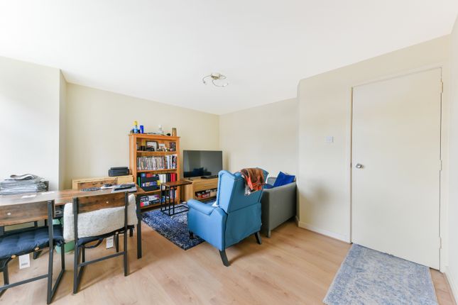 Flat 5, Whitfield Court, 508, Kingston Road, Raynes Park photo 3