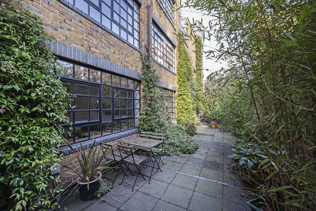 Property for sale in Prince Arthur Mews, Shoreditch, London