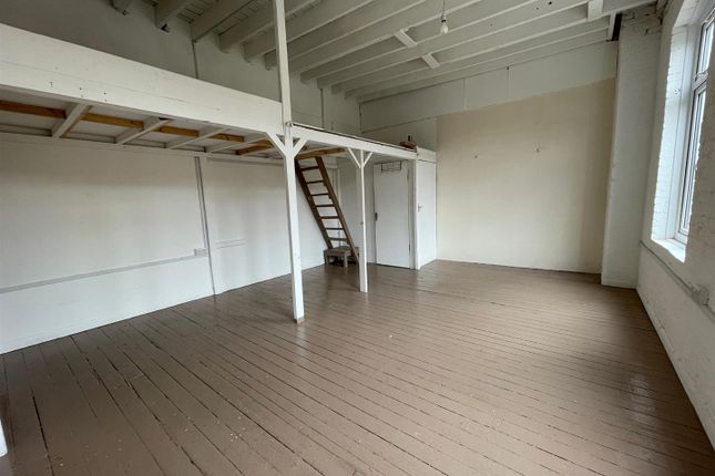 Commercial property to let in Darnley Road, Hackney, London