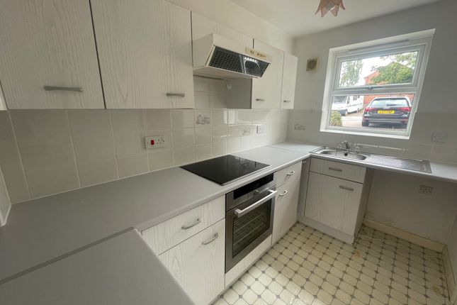 32, Sutton-in-Ashfield photo 3