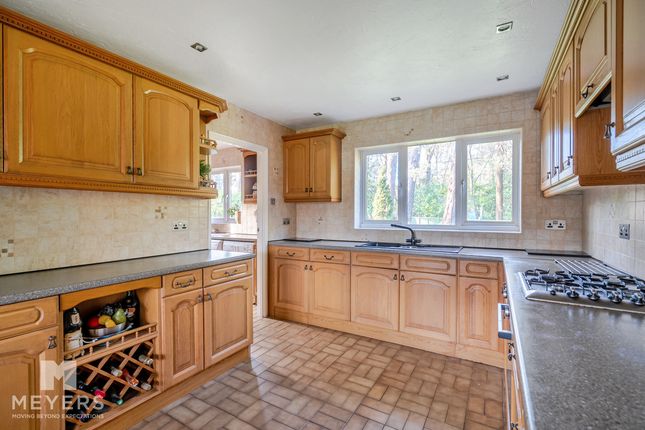12, Juniper Close, Ferndown photo 4