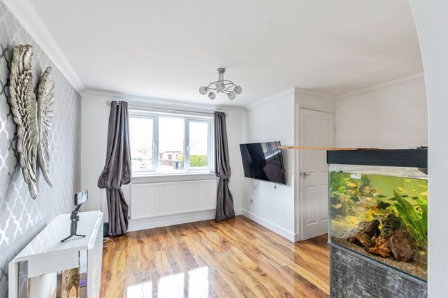 48, De-Ferneus Drive, Raunds photo 3