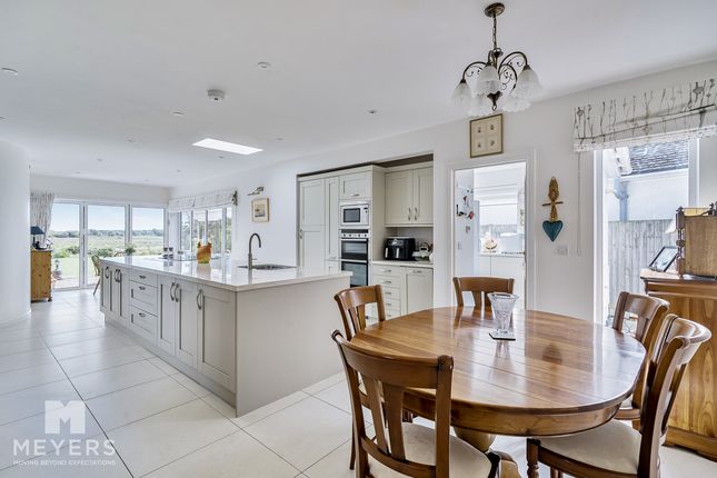 4, Bestwall Crescent, Wareham photo 2