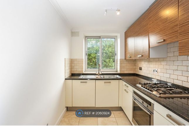 Flat to rent in Beatrix House, London