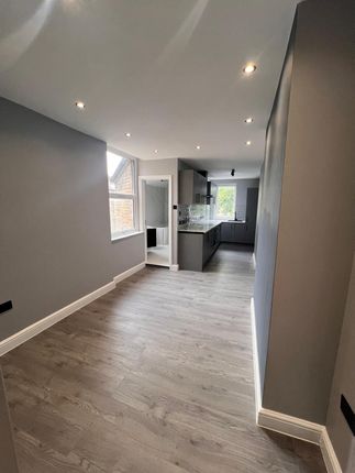 88, Ling Road, London photo 2