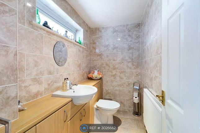 Ormesby Close, Aylesbury photo 4