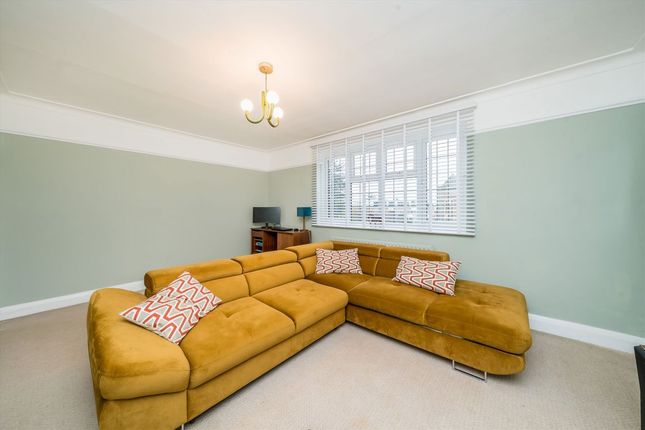 6 Wentworth Court, St. Mark's Hill, Surbiton photo 3